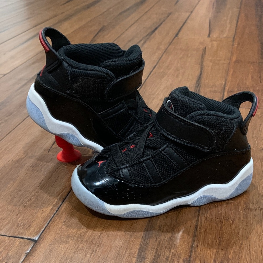 Jordan 11’s - 8C - Black patent leather